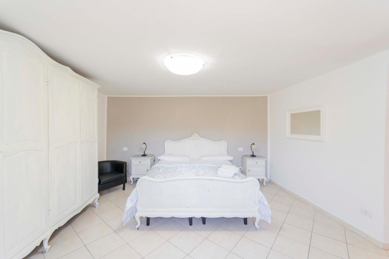 Casa Vacanza Il Portico 모네글리아 외부 사진