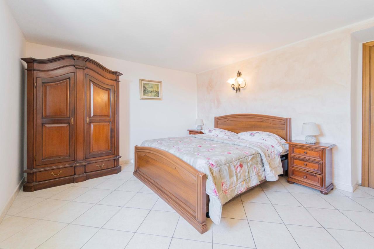 Casa Vacanza Il Portico 모네글리아 외부 사진