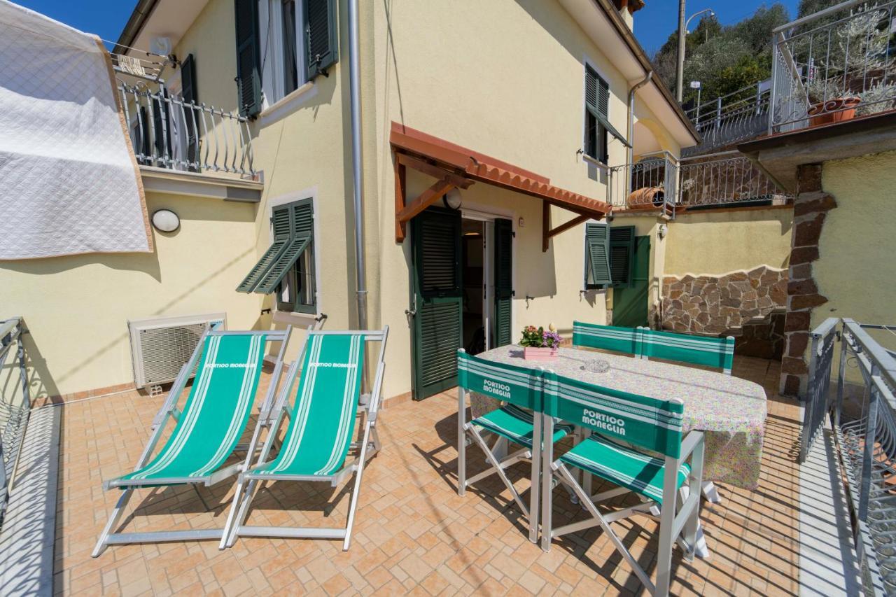 Casa Vacanza Il Portico 모네글리아 외부 사진