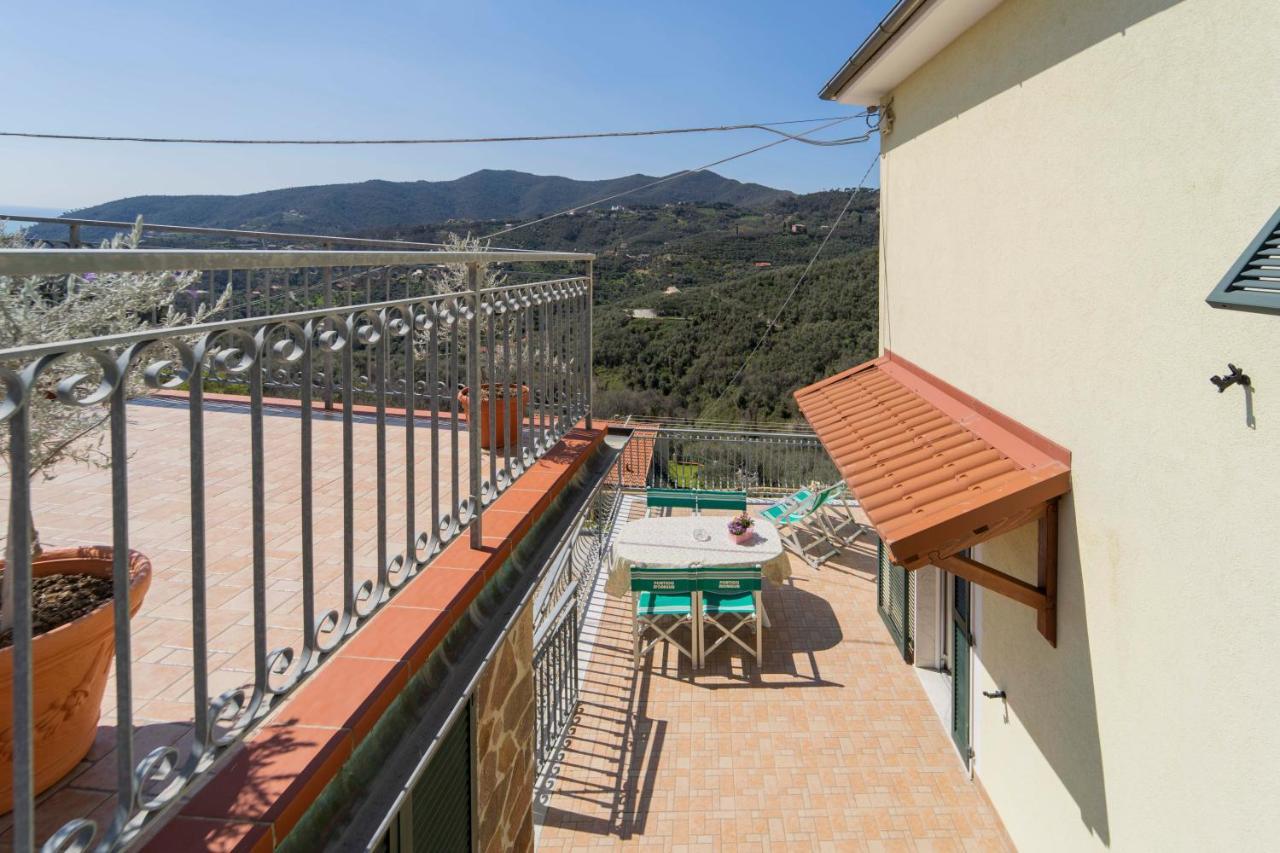 Casa Vacanza Il Portico 모네글리아 외부 사진