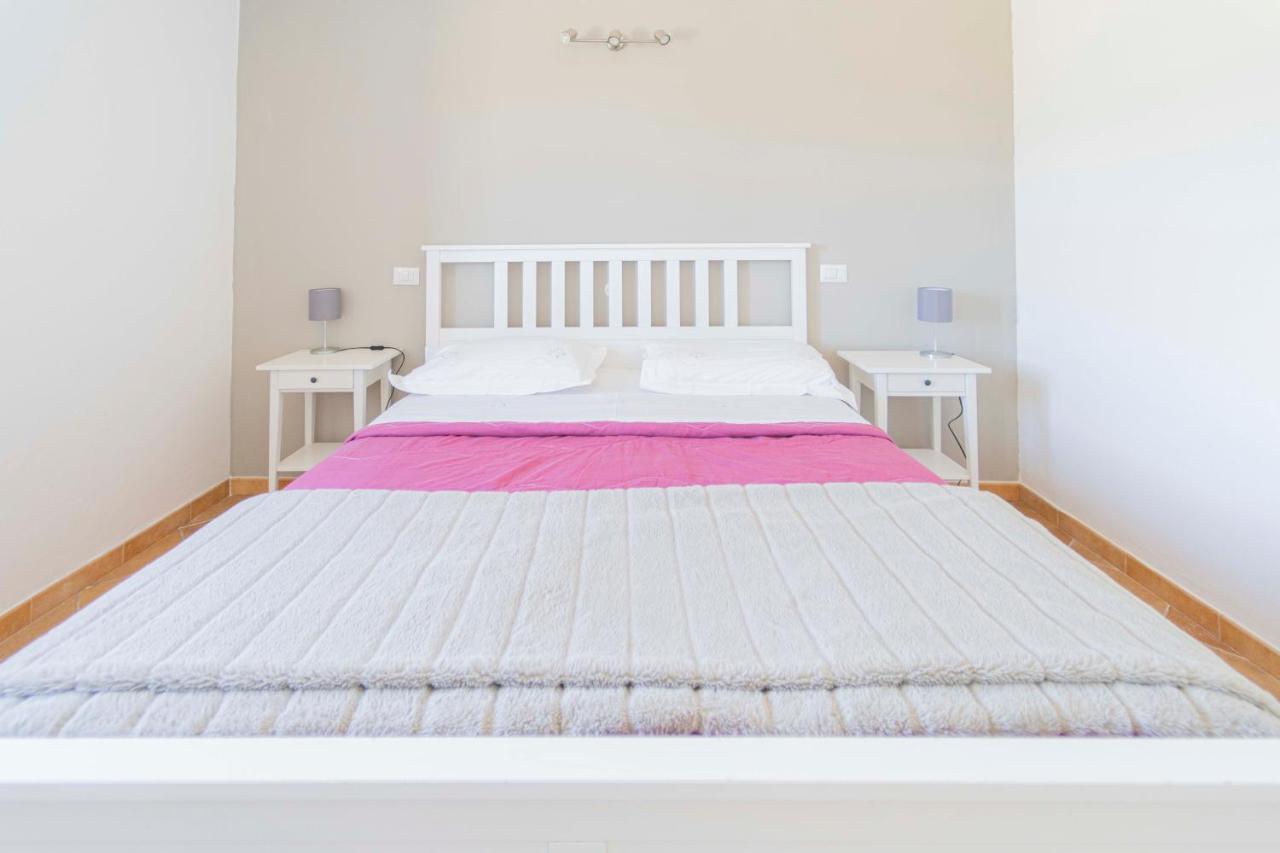 Casa Vacanza Il Portico 모네글리아 외부 사진